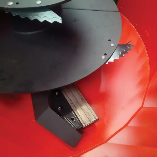 El imán KUHN está situado en un lugar ideal para ofrecer mayor eficacia.