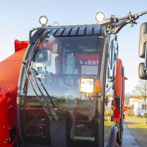 Retrovisores abatibles eléctricamente, ideales para zonas de difícil acceso