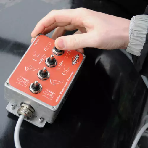 Remolque mezclador EUROMIX de KUHN: controla tu remolque mezclador KUHN con una sola mano