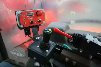 Comodidad en la conducción con el mando eléctrico en las segadoras desbrozadoras AGRI-LONGER GII con seguridad mecánica