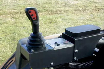 Mando de baja presión en las segadoras desbrozadoras AGRI-LONGER GII de KUHN con seguridad en el pivote