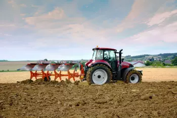 Con una baja necesidad de tracción, los arados MASTER 113 son adecuados para los tractores estándar del mercado.