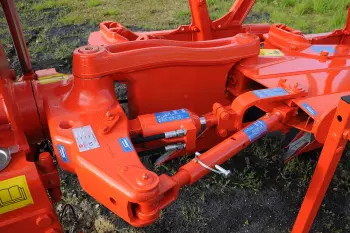 Los arados MASTER 123 incorporan un ajuste combinado del desplazamiento y la inclinación para una línea de tracción optimizada