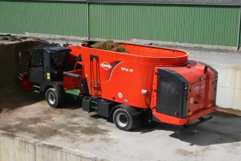 Resultados incomparables en el desensilado en los mezcladores autopropulsados SPW Intense de KUHN