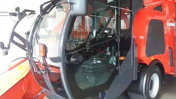 La cabina VISIOSPACE, montada de serie en los modelos SPW Power, ofrece una excelente visibilidad y una conducción sumamente cómoda.