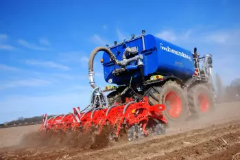 STRIGER 100 permite enterrar el purín en una sola pasada