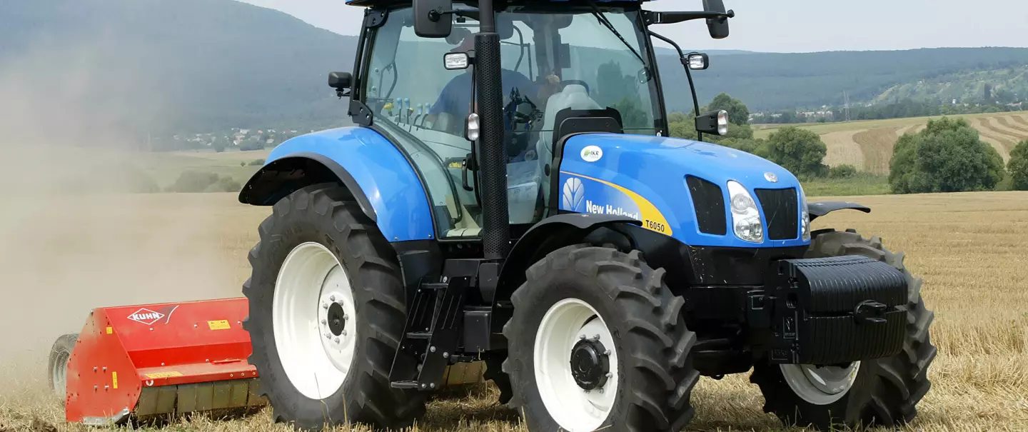 Trituradora de residuos de cultivos BK 320 durante el trabajo