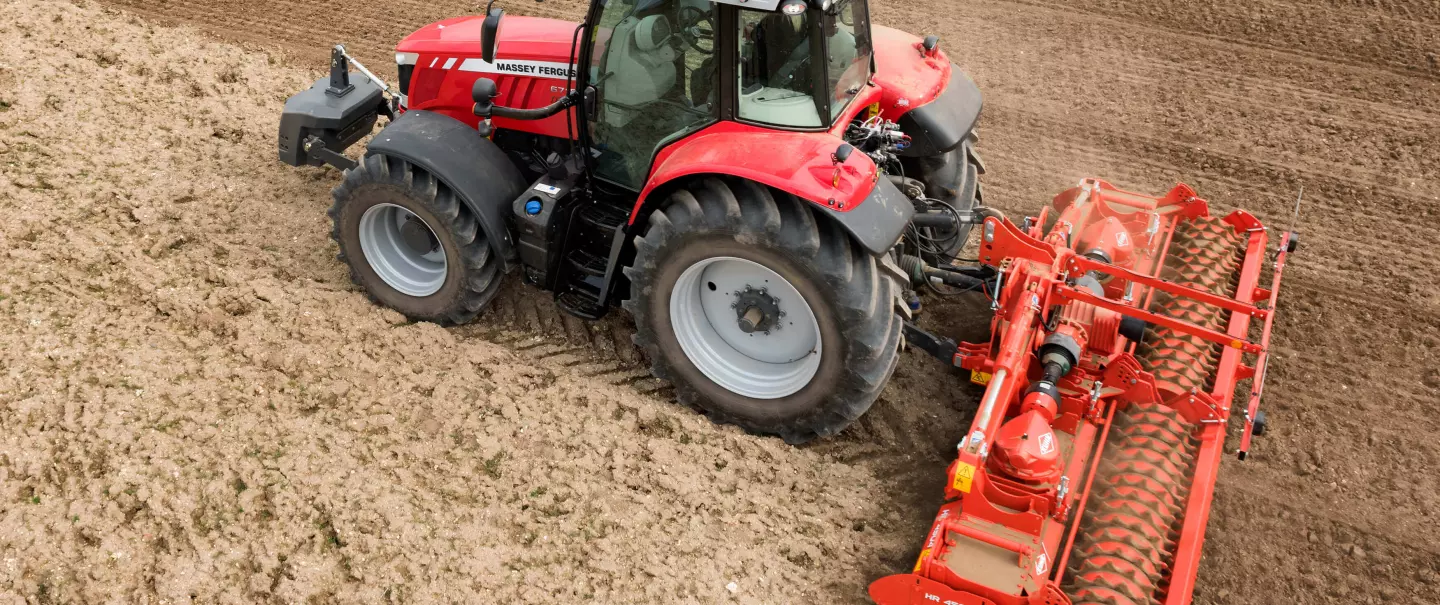 Grada rotativa HR 4504 trabajando