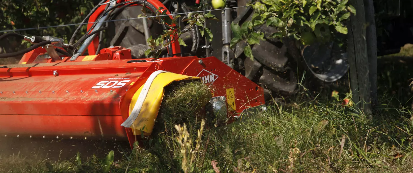 Trituradora SDS de depósito unilateral durante el trabajo